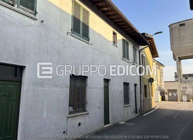 appartamento in vendita ad Orzinuovi in zona Coniolo