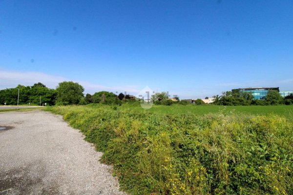 terreno edificabile in vendita ad Orzinuovi