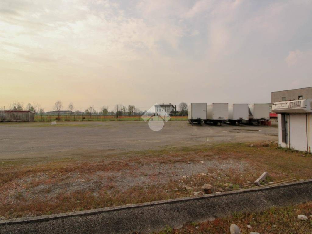 terreno edificabile in vendita ad Orzinuovi