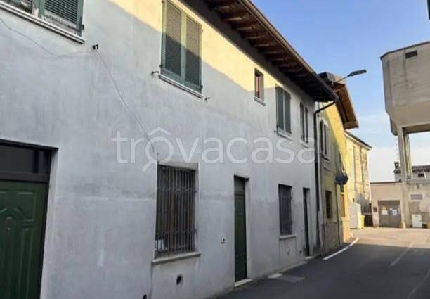 appartamento in vendita ad Orzinuovi in zona Coniolo