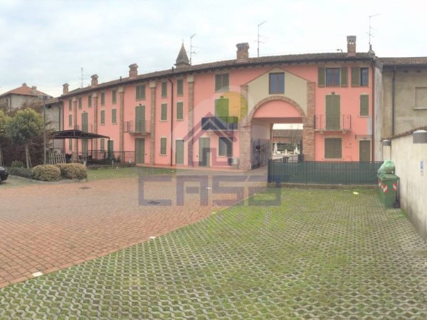 appartamento in vendita ad Orzinuovi in zona Ovanengo