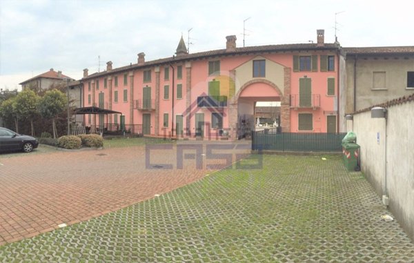 appartamento in vendita ad Orzinuovi in zona Ovanengo