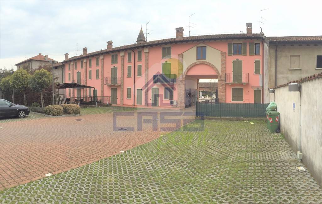 appartamento in vendita ad Orzinuovi in zona Ovanengo