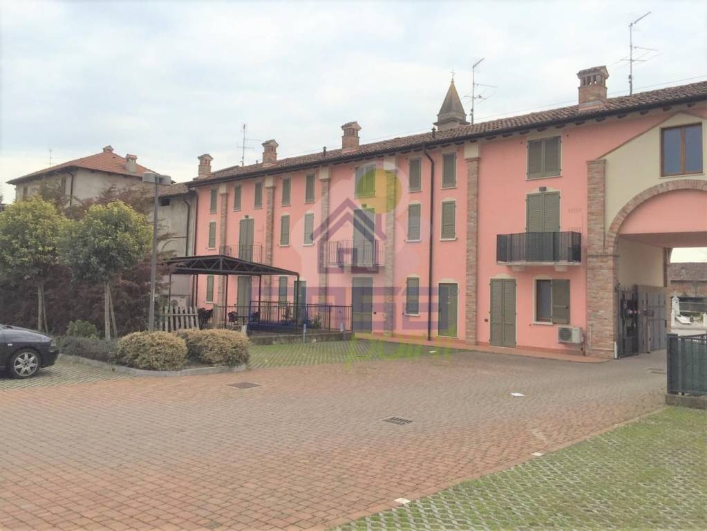 appartamento in vendita ad Orzinuovi in zona Ovanengo