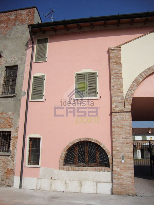 appartamento in vendita ad Orzinuovi in zona Ovanengo