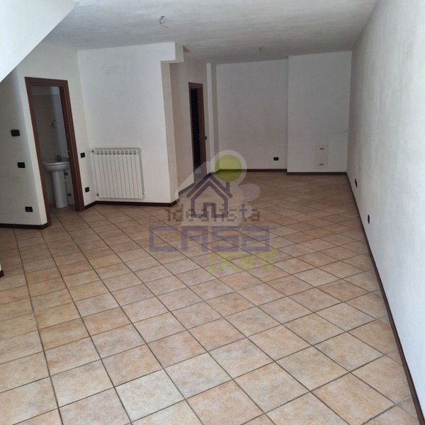 appartamento in vendita ad Orzinuovi in zona Ovanengo