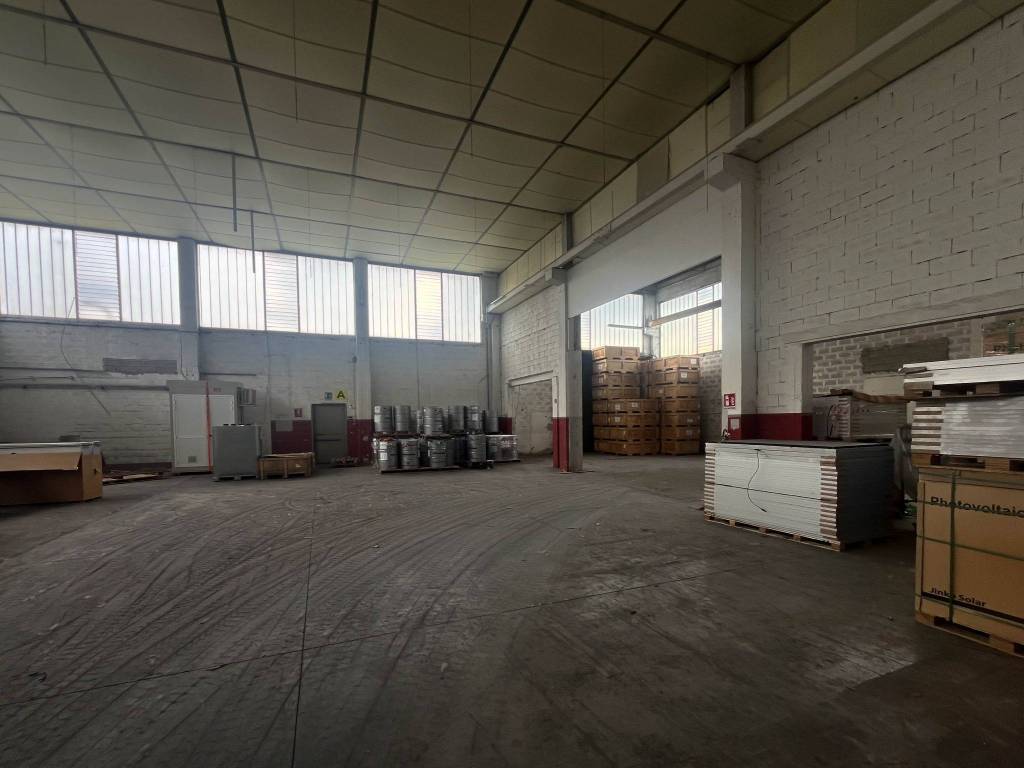 locale commerciale in vendita ad Orzinuovi