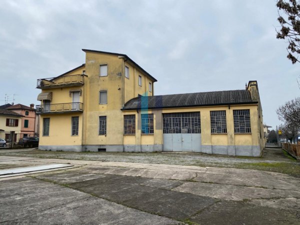 negozio in vendita ad Orzinuovi