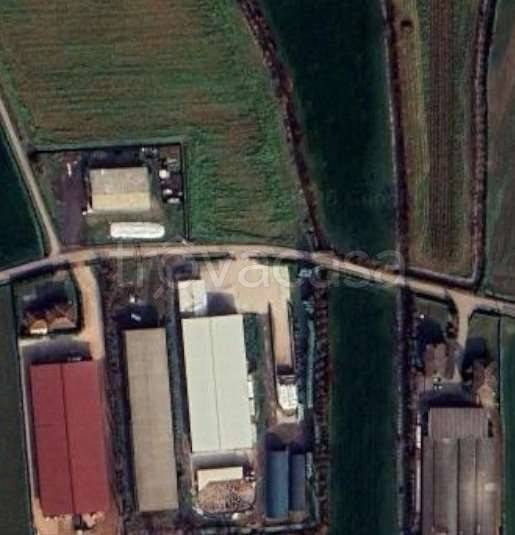 capannone in vendita ad Orzinuovi in zona Ovanengo