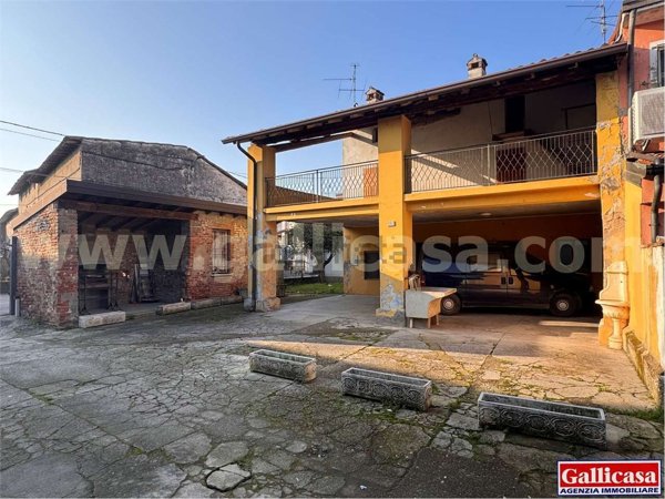 casa indipendente in vendita ad Orzinuovi in zona Ovanengo