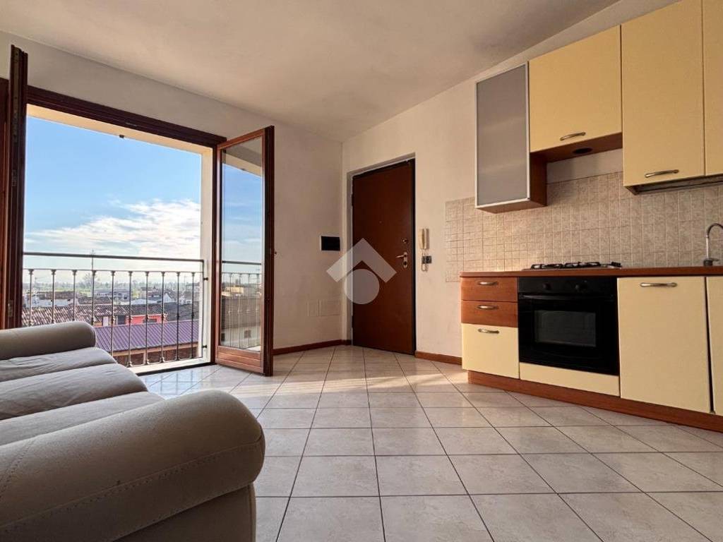 appartamento in vendita ad Orzinuovi in zona Coniolo