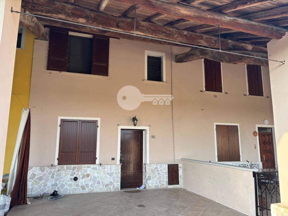 casa indipendente in vendita ad Orzinuovi in zona Ovanengo