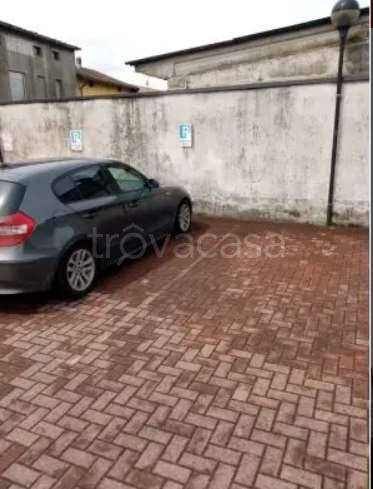 appartamento in vendita ad Orzinuovi in zona Coniolo