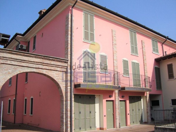 appartamento in vendita ad Orzinuovi in zona Ovanengo