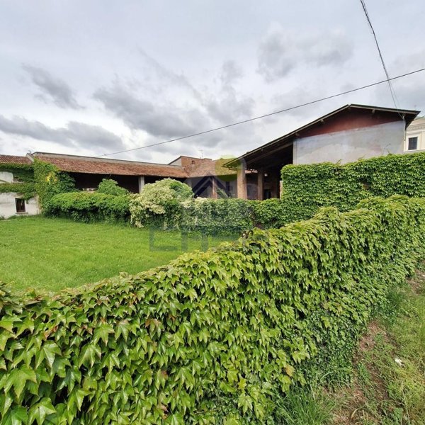 casale in vendita ad Orzinuovi in zona Coniolo