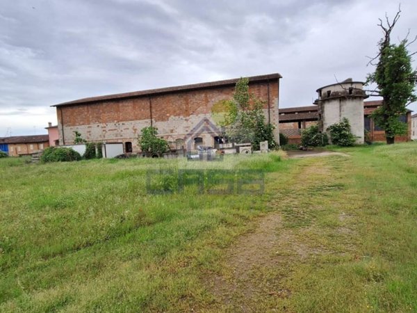 casa indipendente in vendita ad Orzinuovi in zona Ovanengo