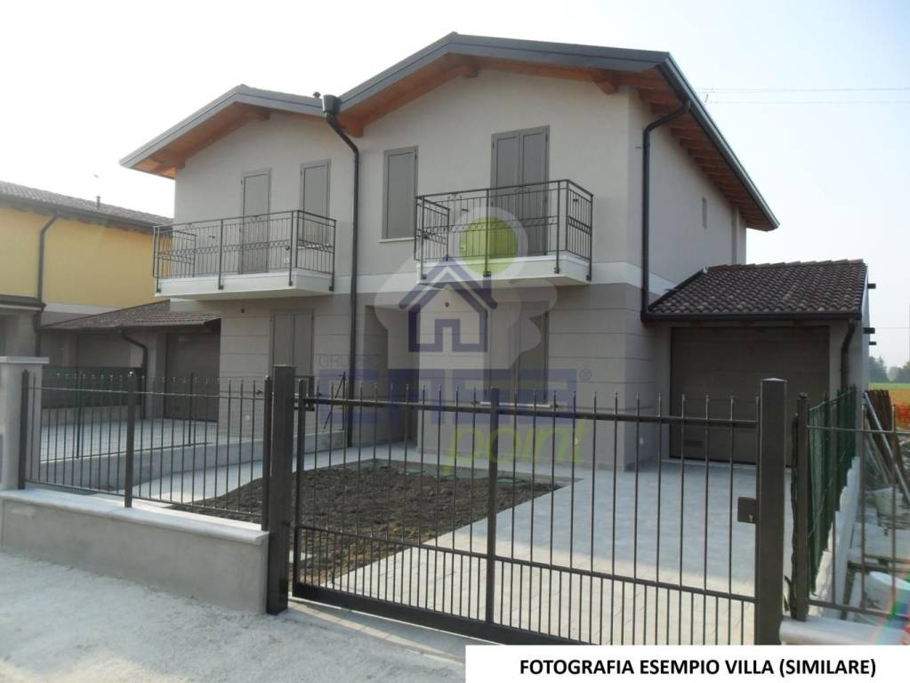 casa indipendente in vendita ad Orzinuovi in zona Coniolo