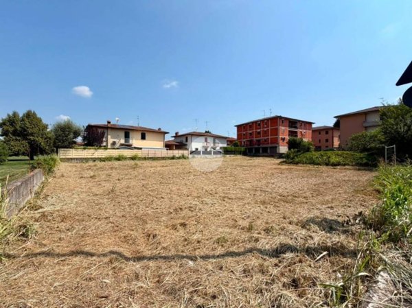 terreno edificabile in vendita ad Orzinuovi