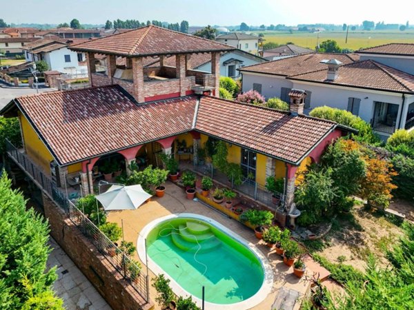 casa indipendente in vendita ad Orzinuovi in zona Barco