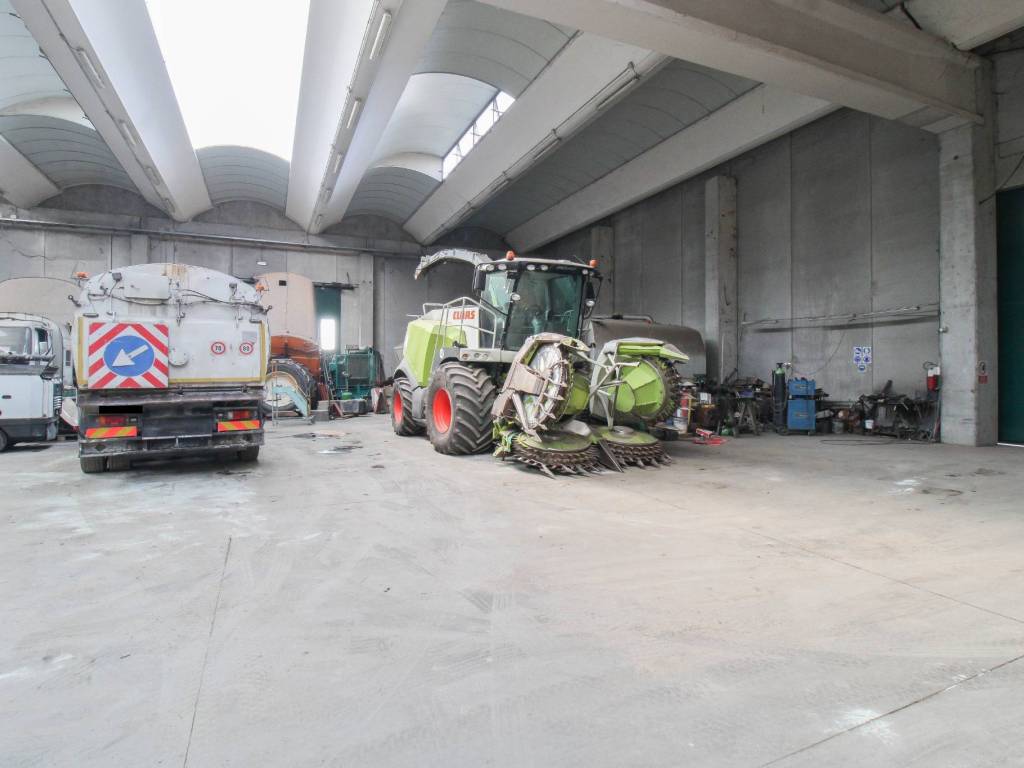 locale commerciale in vendita ad Orzivecchi