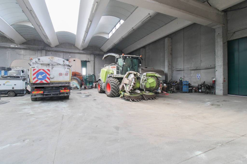 locale commerciale in vendita ad Orzivecchi