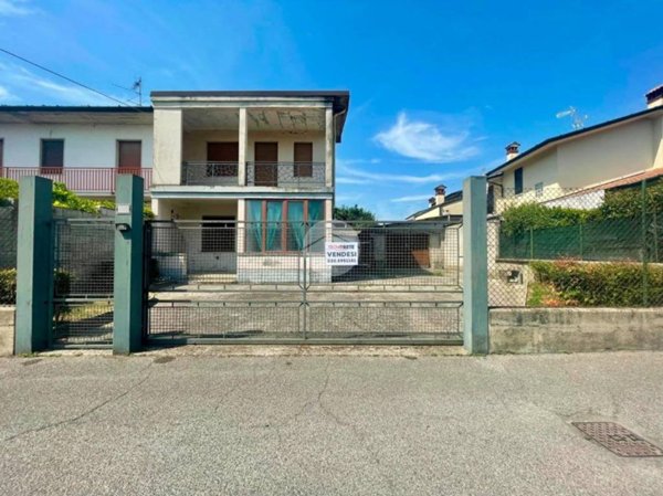casa indipendente in vendita ad Orzivecchi