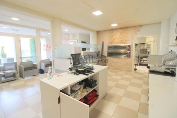 negozio in vendita ad Ospitaletto