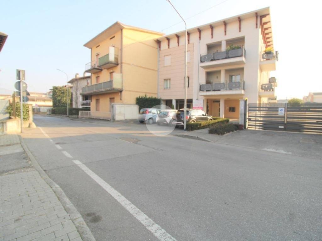 negozio in vendita ad Ospitaletto