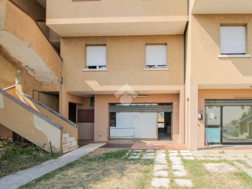 negozio in vendita ad Ospitaletto