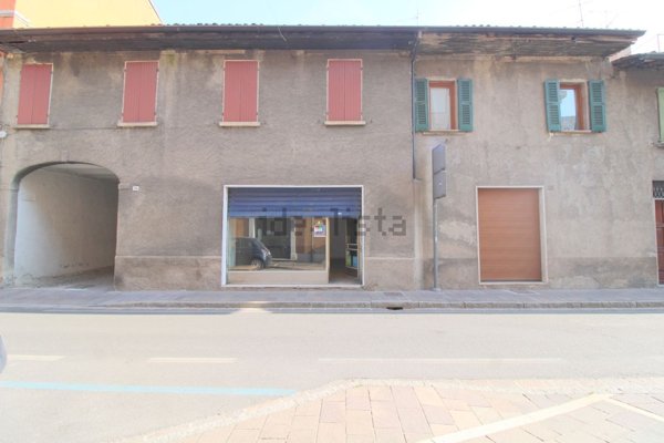 negozio in vendita ad Ospitaletto