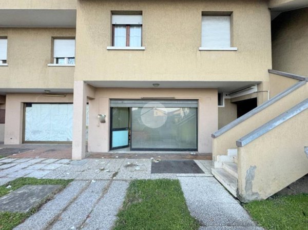 negozio in vendita ad Ospitaletto