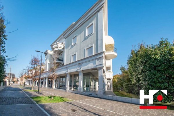 negozio in vendita ad Ospitaletto