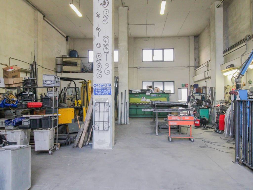 locale commerciale in vendita ad Ospitaletto