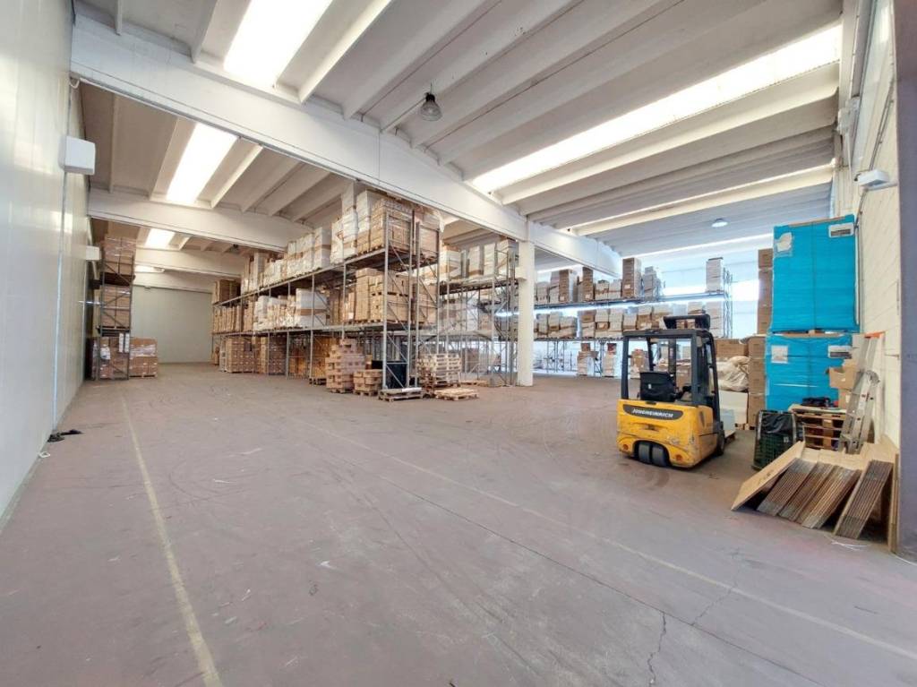 locale commerciale in vendita ad Ospitaletto