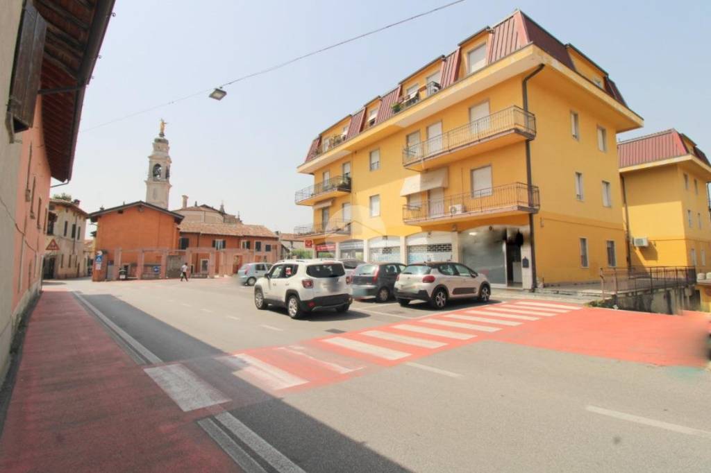 negozio in vendita ad Ospitaletto