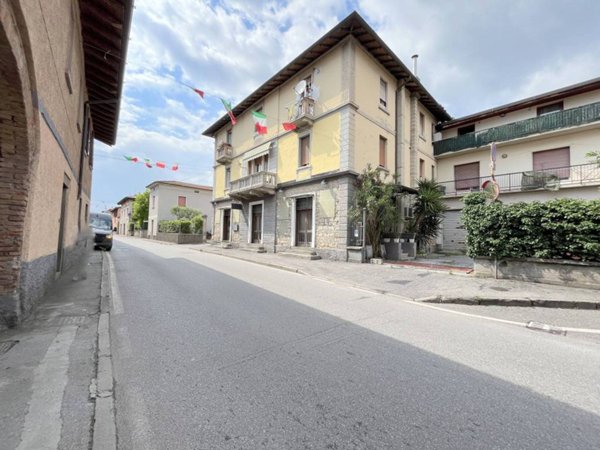 negozio in vendita ad Ospitaletto