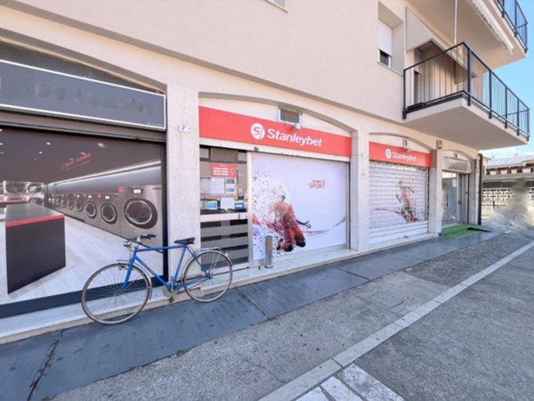 negozio in vendita ad Ospitaletto