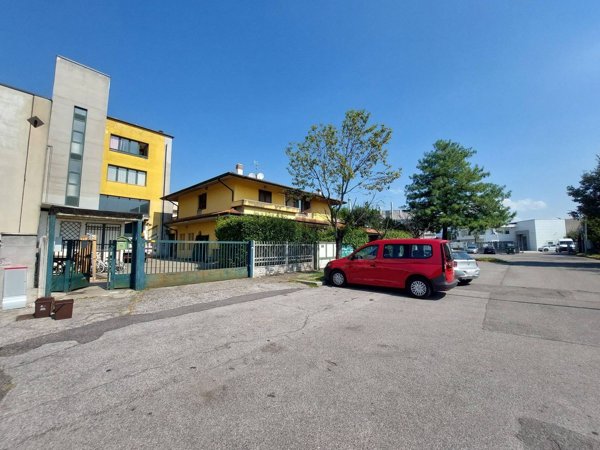 locale di sgombero in vendita ad Ospitaletto
