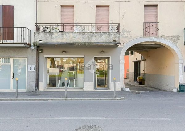 negozio in vendita ad Ospitaletto