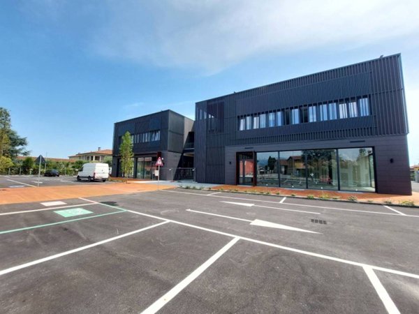 negozio in vendita ad Ospitaletto