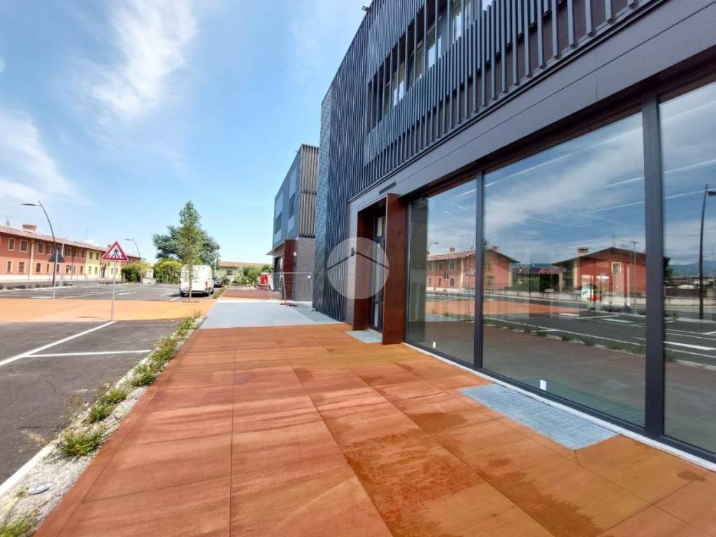 negozio in vendita ad Ospitaletto