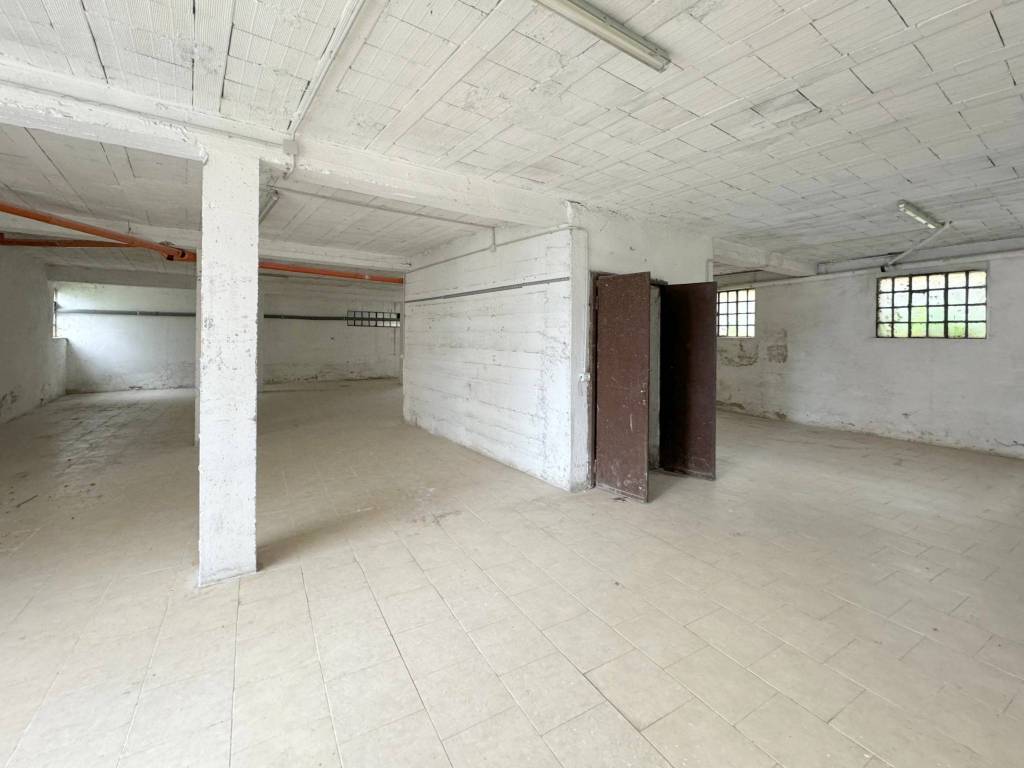 locale commerciale in vendita ad Ospitaletto