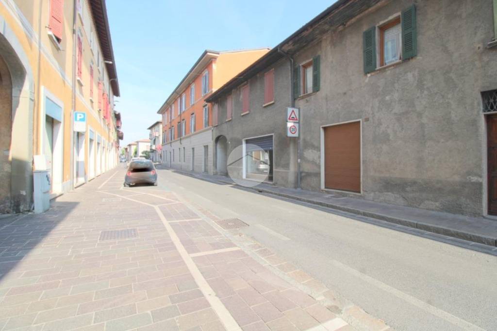 negozio in vendita ad Ospitaletto