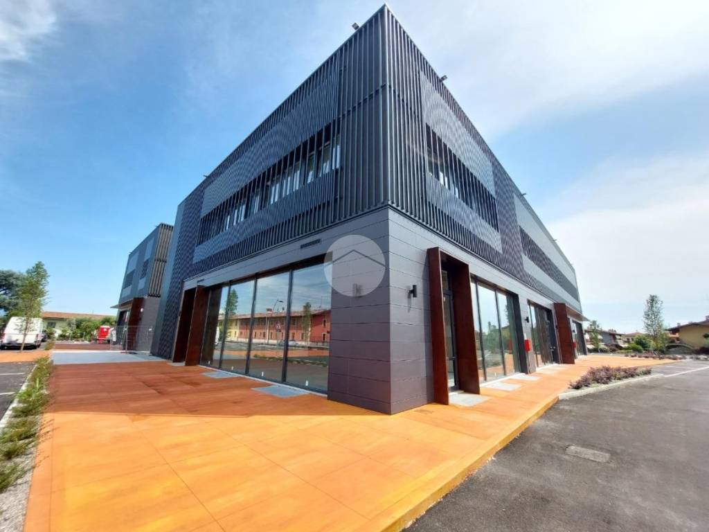 negozio in vendita ad Ospitaletto