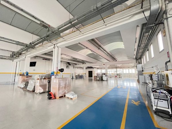 locale commerciale in vendita ad Ospitaletto