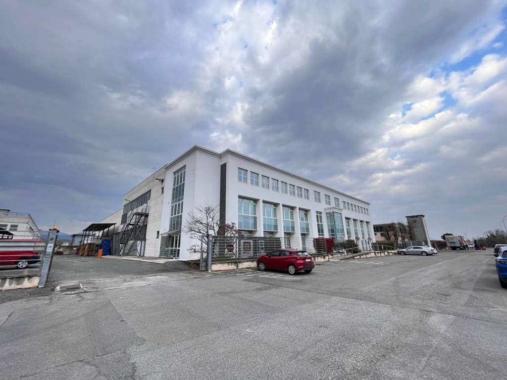 locale commerciale in vendita ad Ospitaletto in zona Centro Storico