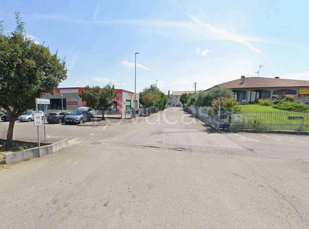locale commerciale in vendita ad Ospitaletto in zona Centro Storico