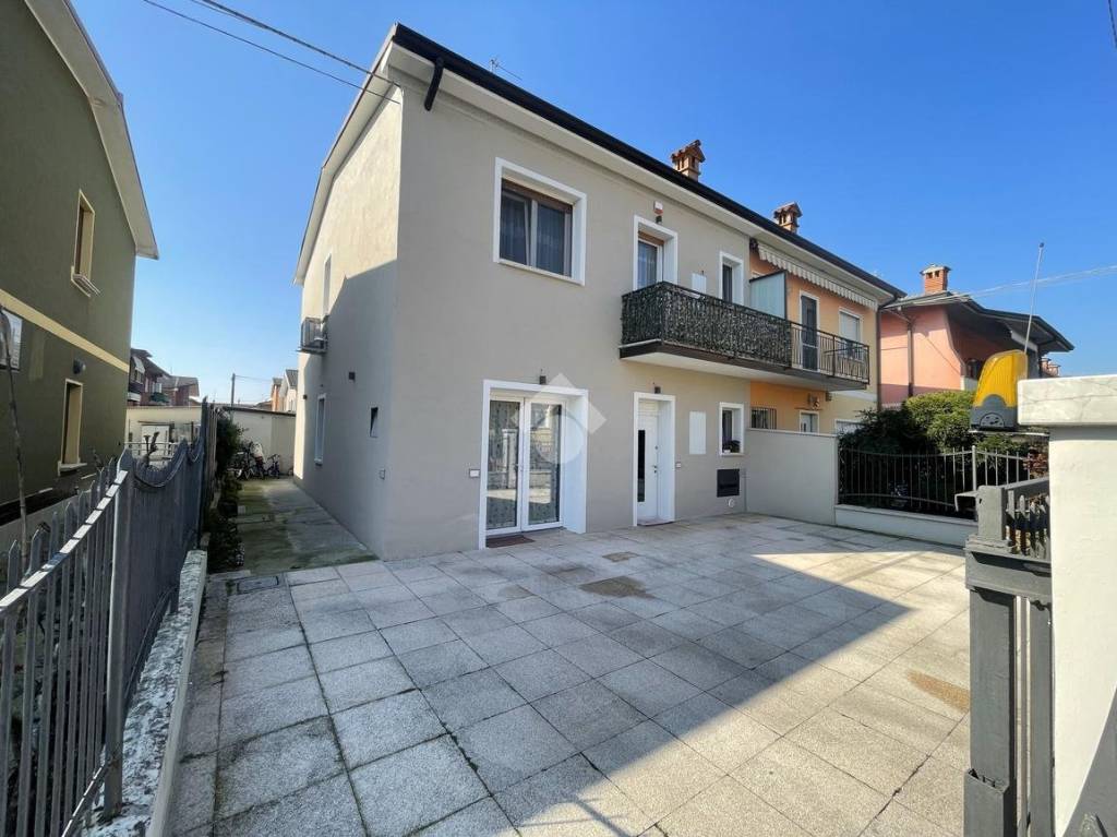 casa indipendente in vendita ad Ospitaletto in zona Centro Storico