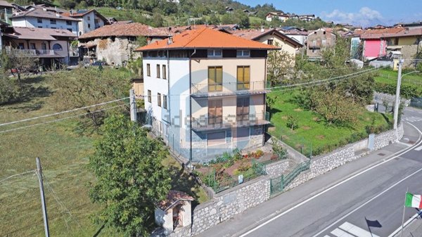 casa indipendente in vendita ad Ossimo