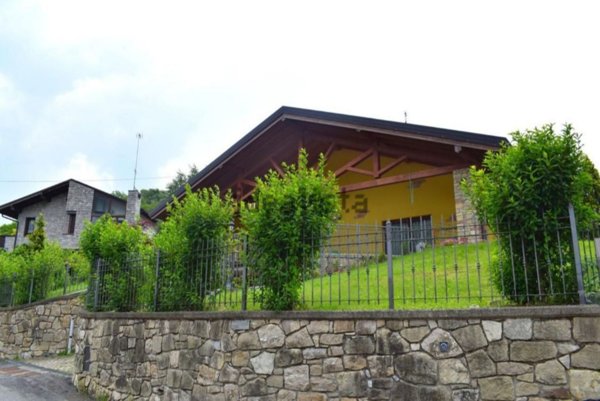casa indipendente in vendita ad Ossimo